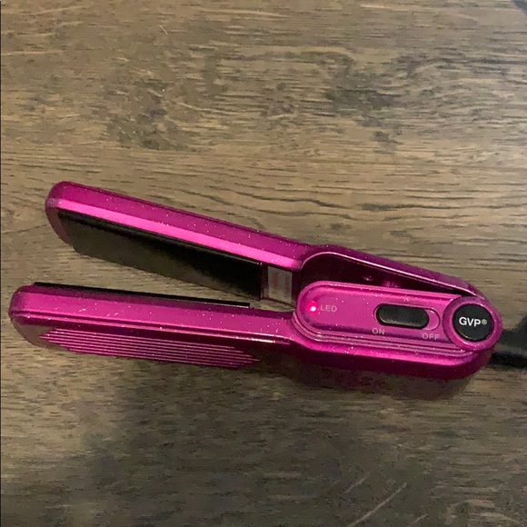 Mini Straightener- Perfect for Traveling - Picture 1 of 4